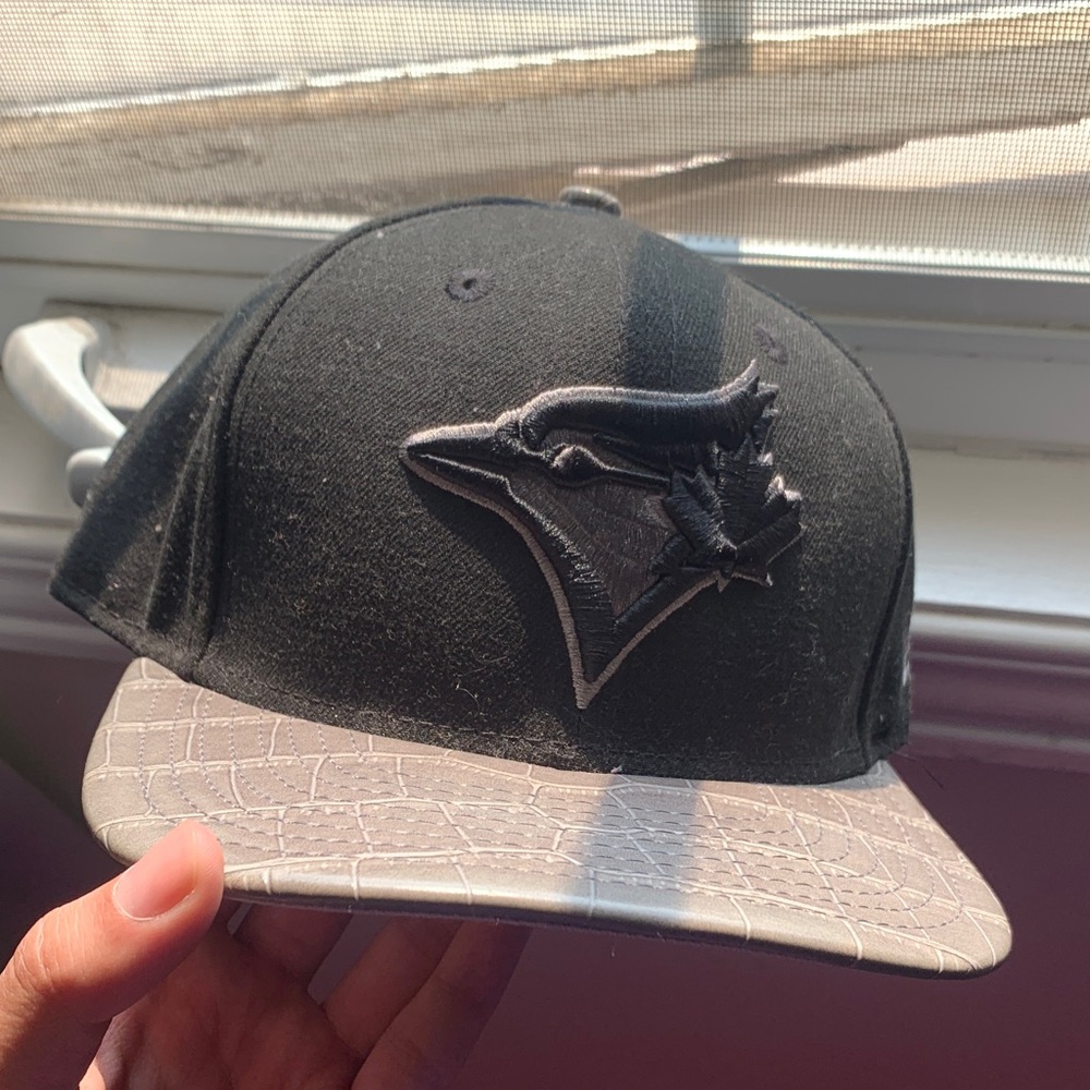 Toronto Blue Jays New Era Black Cap with Textured Gray Brim